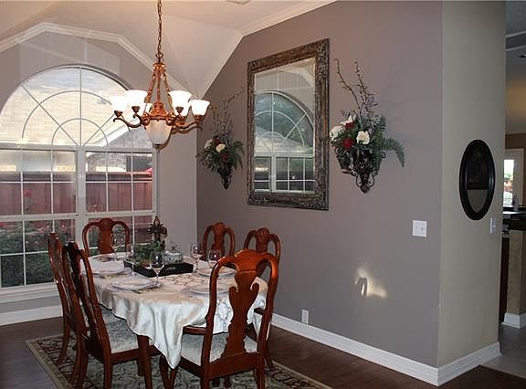 3rd image of 1261 Bedford Ln