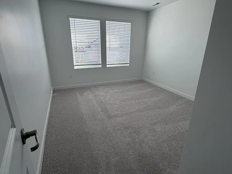 273 Lightning Ave — Photo 10