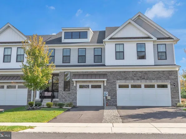 29 Beachwood Dr, Monroe Township, NJ 08831