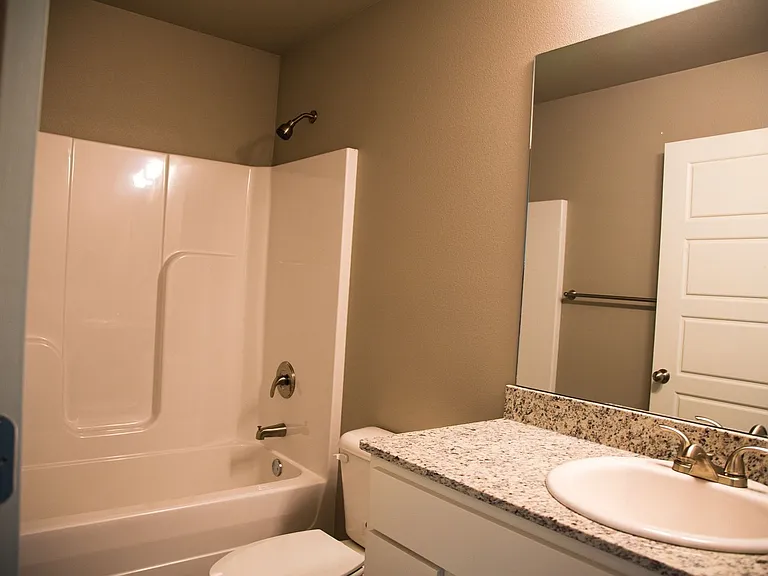 806 SW Cabriolet St — Photo 4