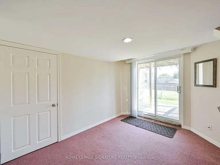 556 Farwell Cres #LOWER — Photo 14