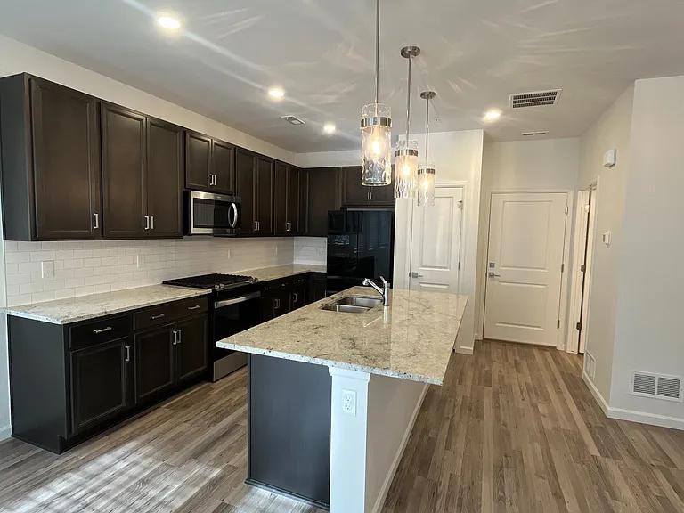 1914 Rosen Dr — Photo 6