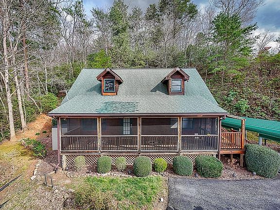 2nd image of 415 Skyview Rd