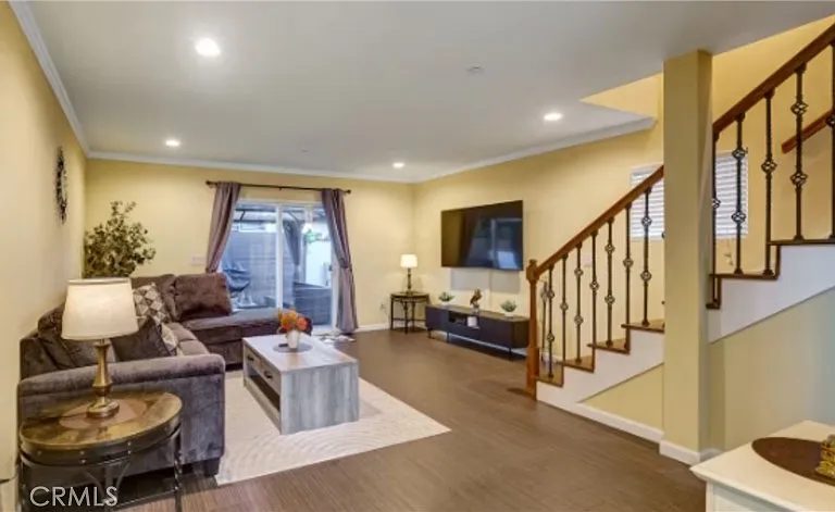 523 Fischer St — Photo 5