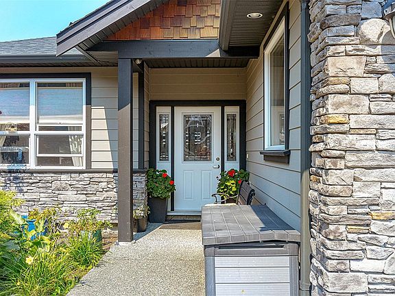 2nd image of 929 Step Moss Close