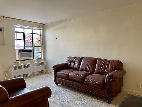 3rd image of 1552 E 58th St