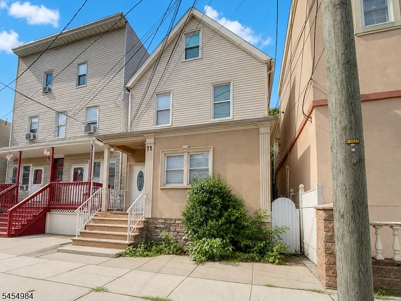 1st image of 71 Honiss St