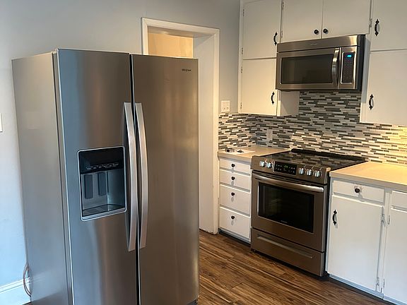 Kitchen, stainless steel appliances