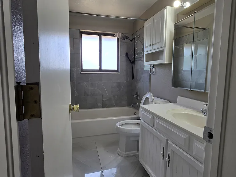 4480 S Queen St — Photo 2