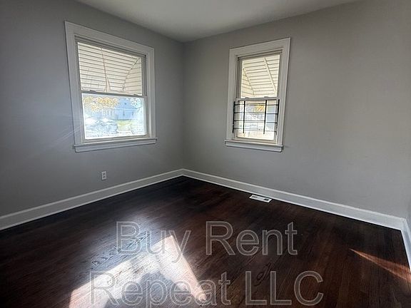 5th image of 12735 Vernon Ave