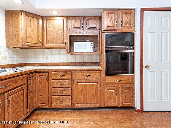 4th image of 1427 Fairoaks Ct
