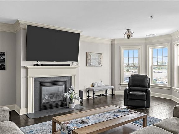5th image of 15 Park Ave Unit 302