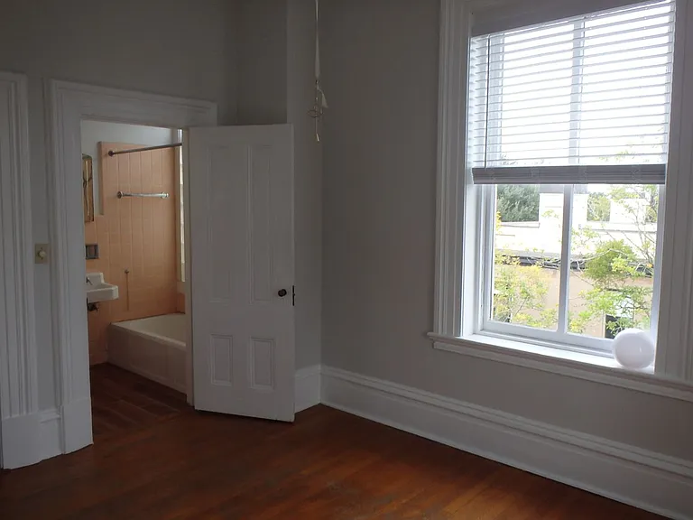 450 Whitaker St — Photo 11