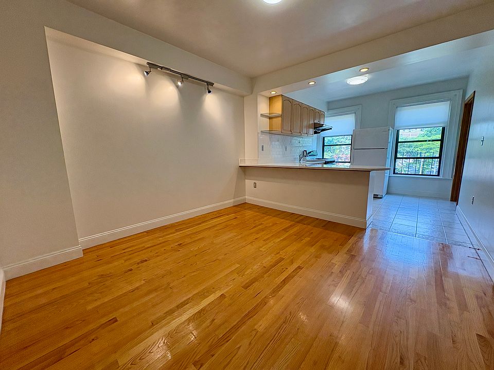 1st image of 49 Dwight St #3