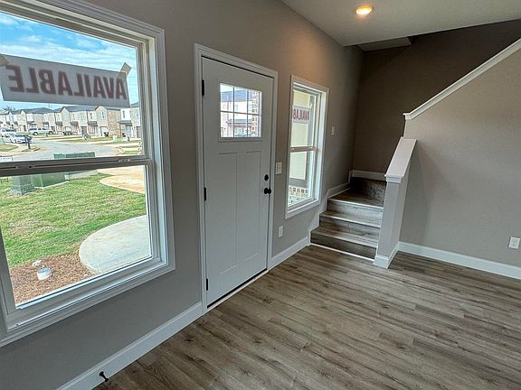 3rd image of 258 Beau Claire Cir