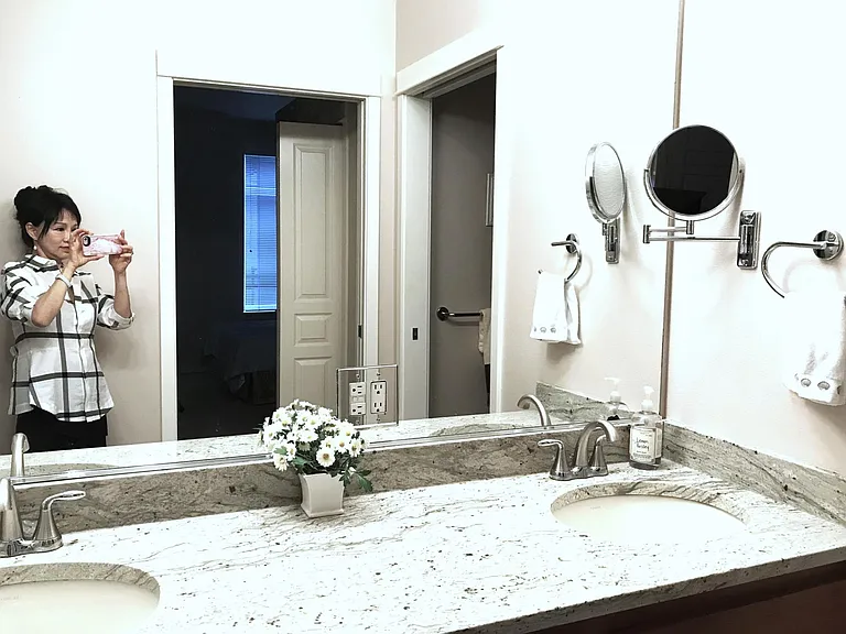 2 sinks in the Bathroom