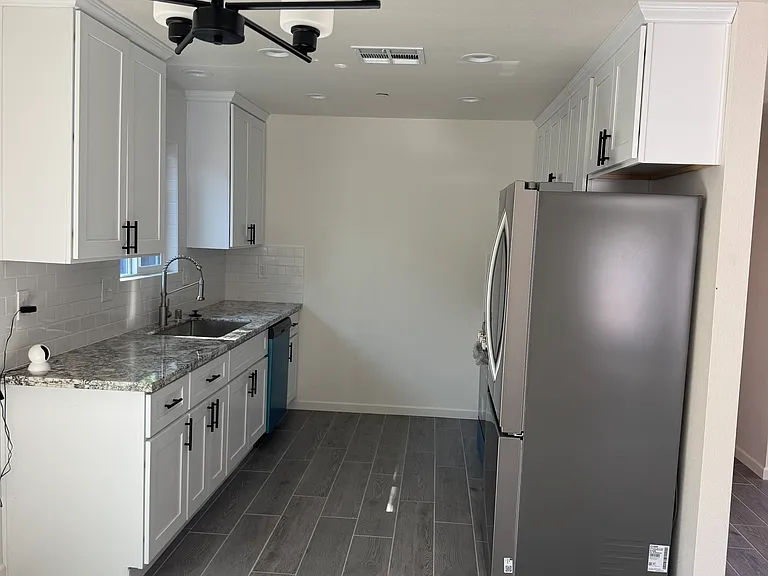 479 W Spruce Ave — Photo 2