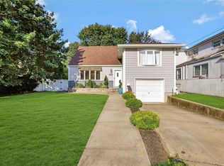 2807 Woods Ave, Oceanside, NY 11572