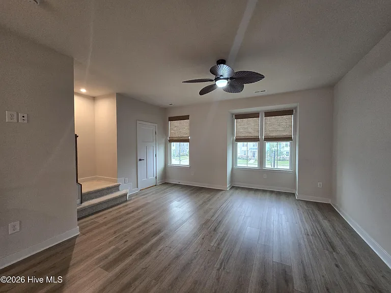 302 Fost Blvd — Photo 2