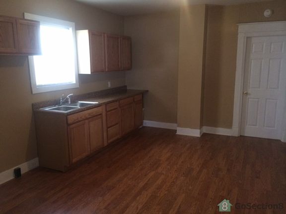 3rd image of 217 Young St