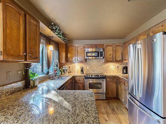 5th image of 21089 Clairaway Ave