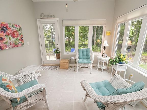 3rd image of 614 Brennans Ct