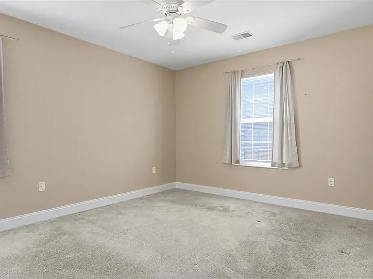 607 Locust St — Photo 6