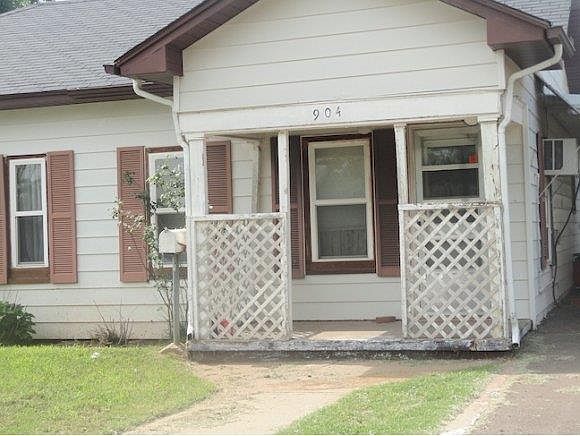 1st image of 904 W Avenue C