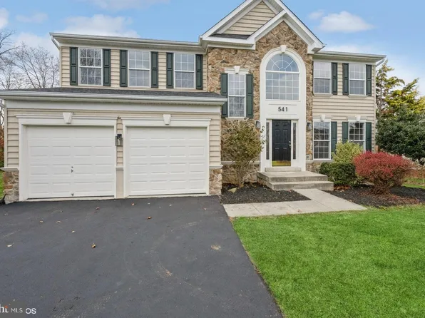 541 Sawgrass Dr, Charles Town, WV 25414