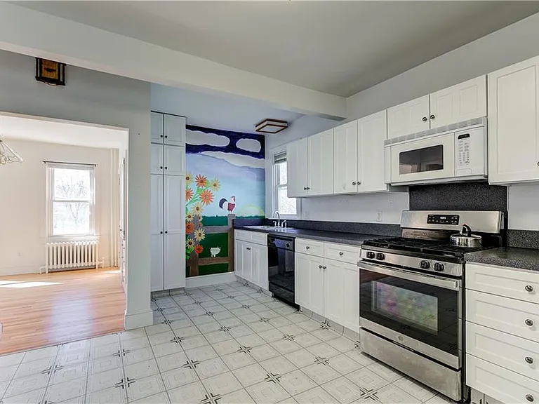577 Spring St — Photo 14