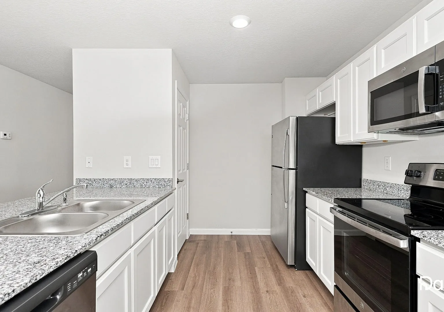 4 bed, 2.0 bath, 1517 sqft, $1,720 — Photo 2
