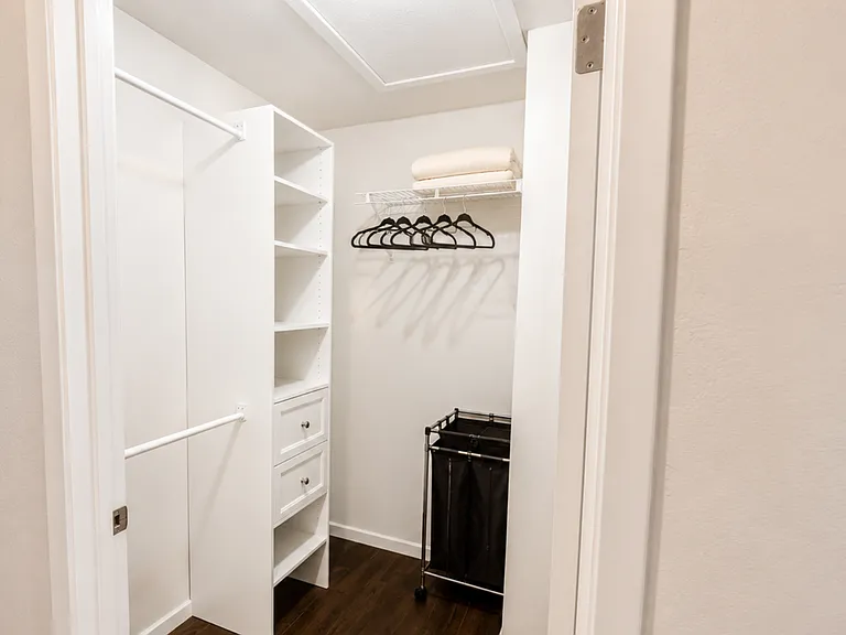 545 Yacht Harbor Dr — Photo 3