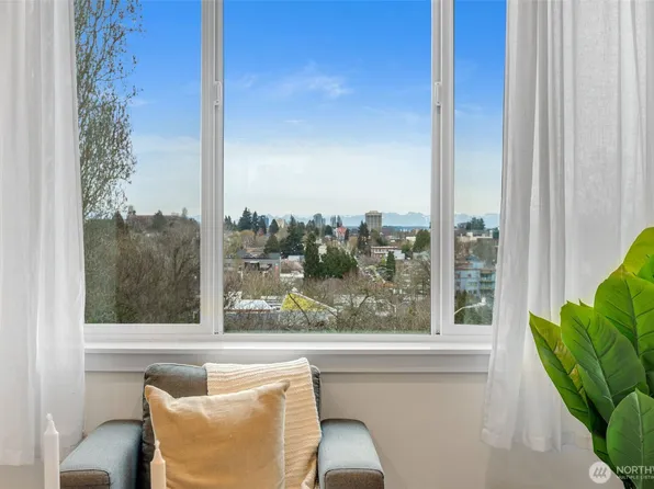 908 N 46th Street #F, Seattle, WA 98103