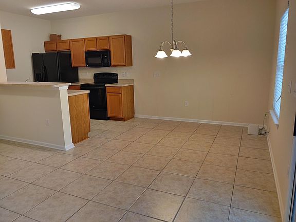 3rd image of 262 Moultrie Village Ln