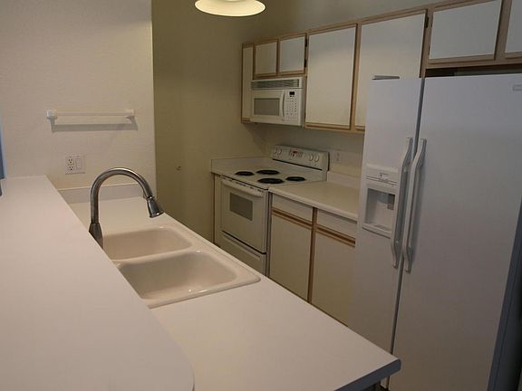 4th image of 985 E Mingus Ave