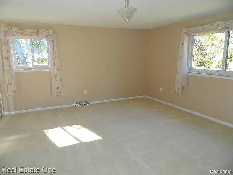 6927 Northpoint Dr — Photo 23