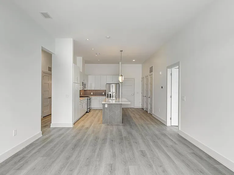 120 Mosaic Blvd #301 — Photo 15