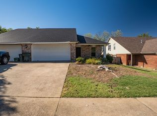 1823 N Pointer Ln, Fayetteville, AR 72701
