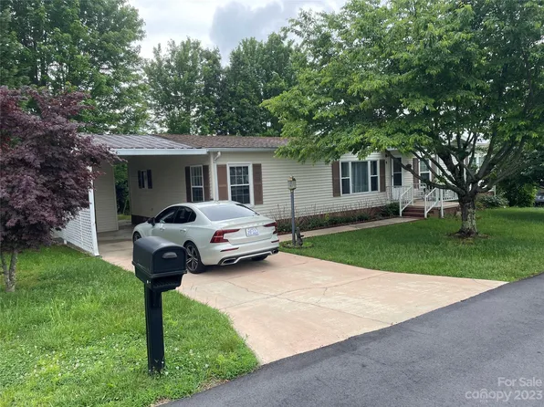8 N Marjorie Ln, Hendersonville, NC 28792