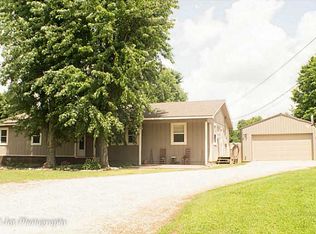 156 N Davis St, Pea Ridge, AR 72751