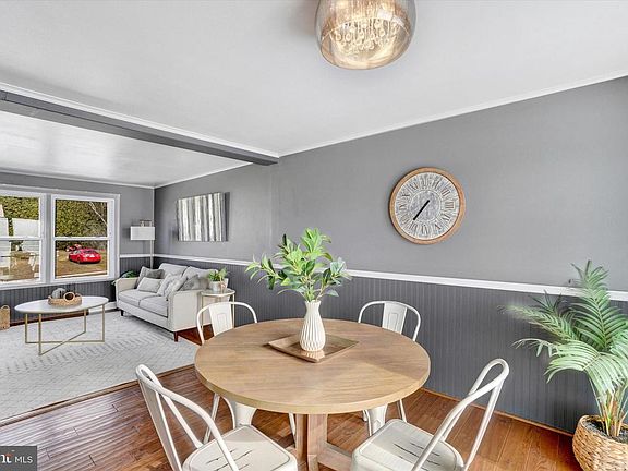 5th image of 109 Maplewood Dr