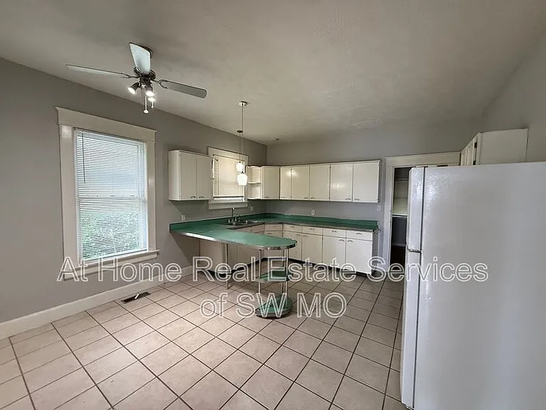 820 S New Ave — Photo 4