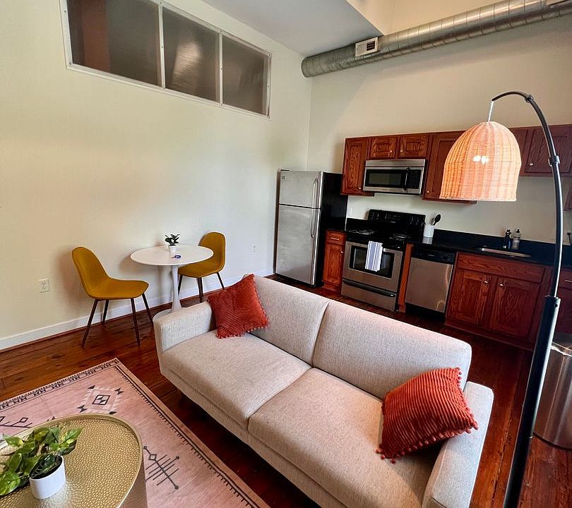 1st image of 325 2nd St #205