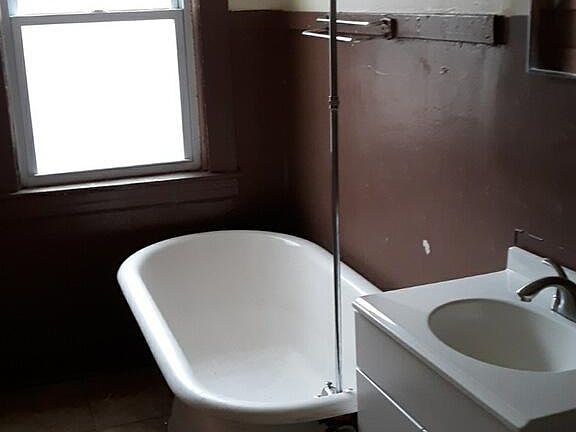 5th image of 10623 Massie Ave APT 4