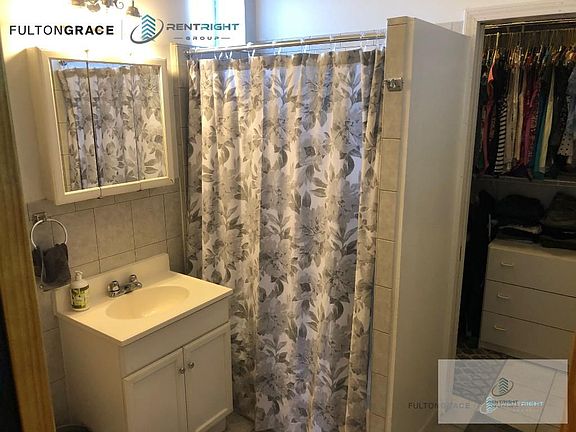 3rd image of 1458 N Bosworth Ave APT 2R
