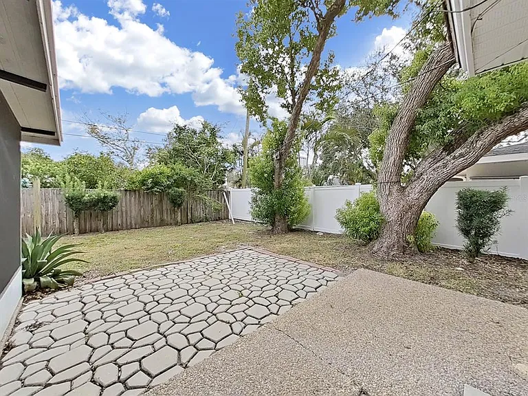 1701 Laurie Ln — Photo 26