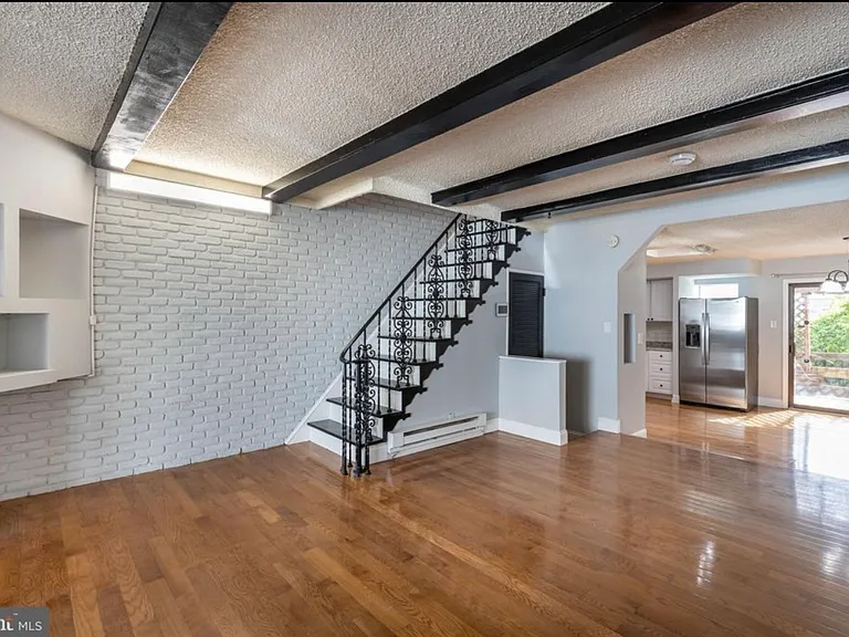 2522 Shields St — Photo 8