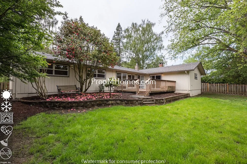 11925 SW Park Way photo 1