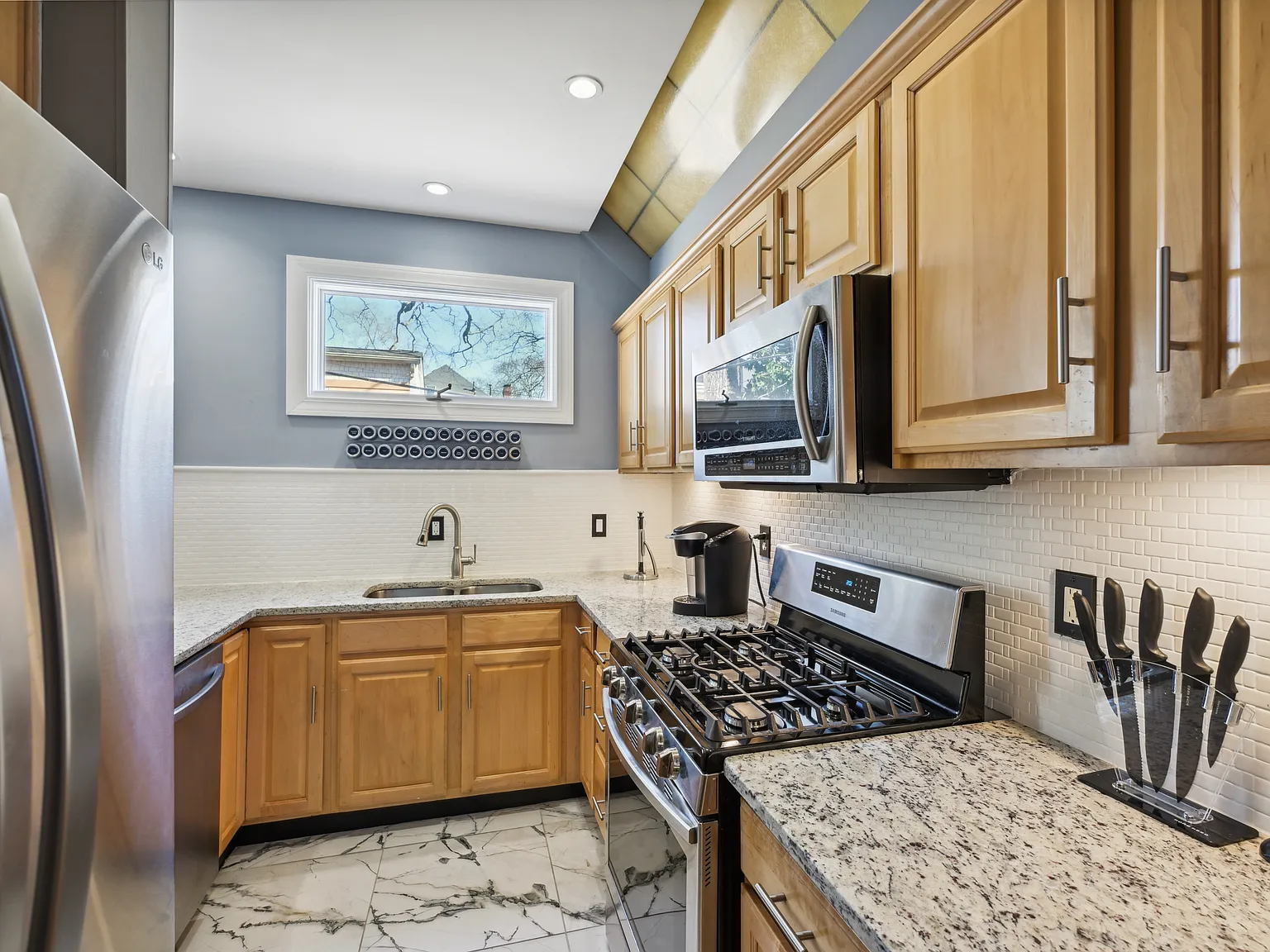 2 bed, 2.5 bath, 1250 sqft, $3,695 — Photo 4