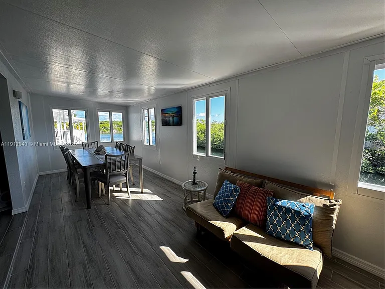 228 Orchid St — Photo 15